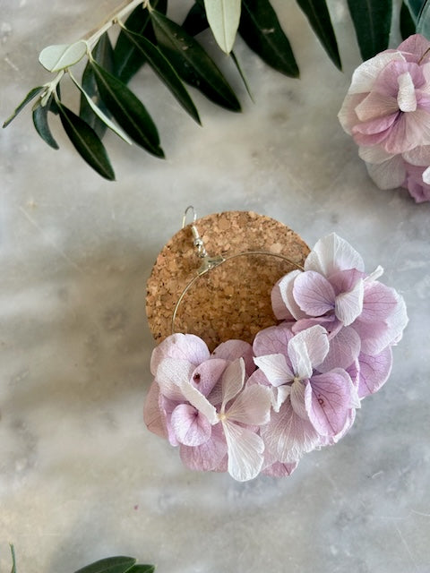 Boucles d'Oreilles "Fanny" - Délicatesse de Lavande et Blanc de Dry & Myrtille - boucles d'oreilles - accessoire blanc boucle d'oreille hortensia lilas