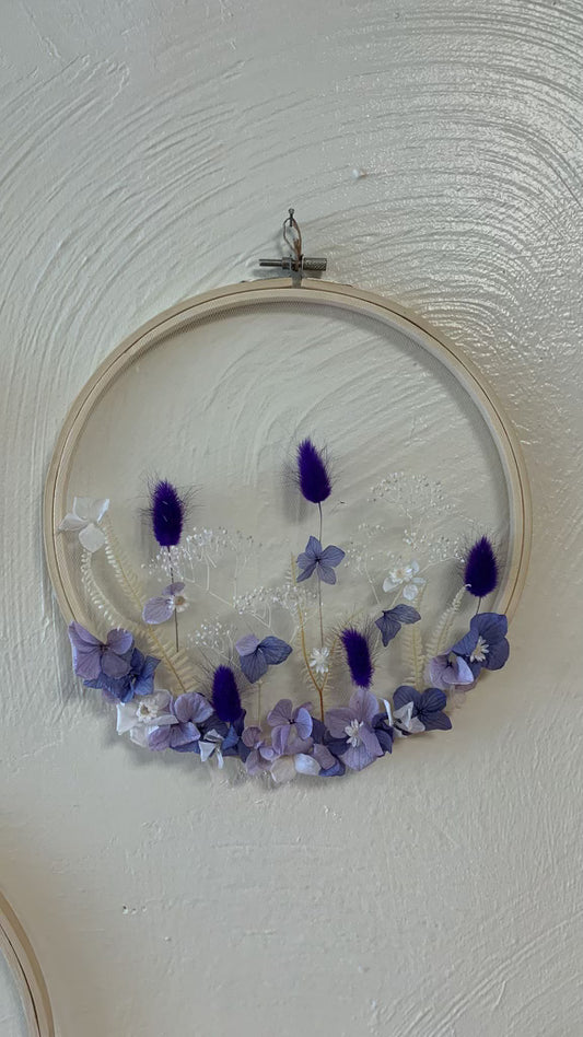 Cercle à Broder "Jade" – Décoration Murale Florale en Violet et Blanc de Dry & Myrtille - décoration murale - blanc cercle gypsophile hortensia lilas violet