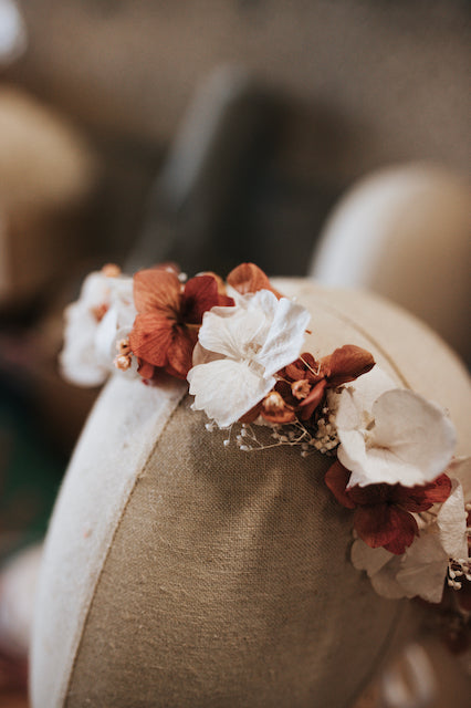 Couronne de fleurs mariage Anais de Dry & Myrtille - couronne - blanc immortelle