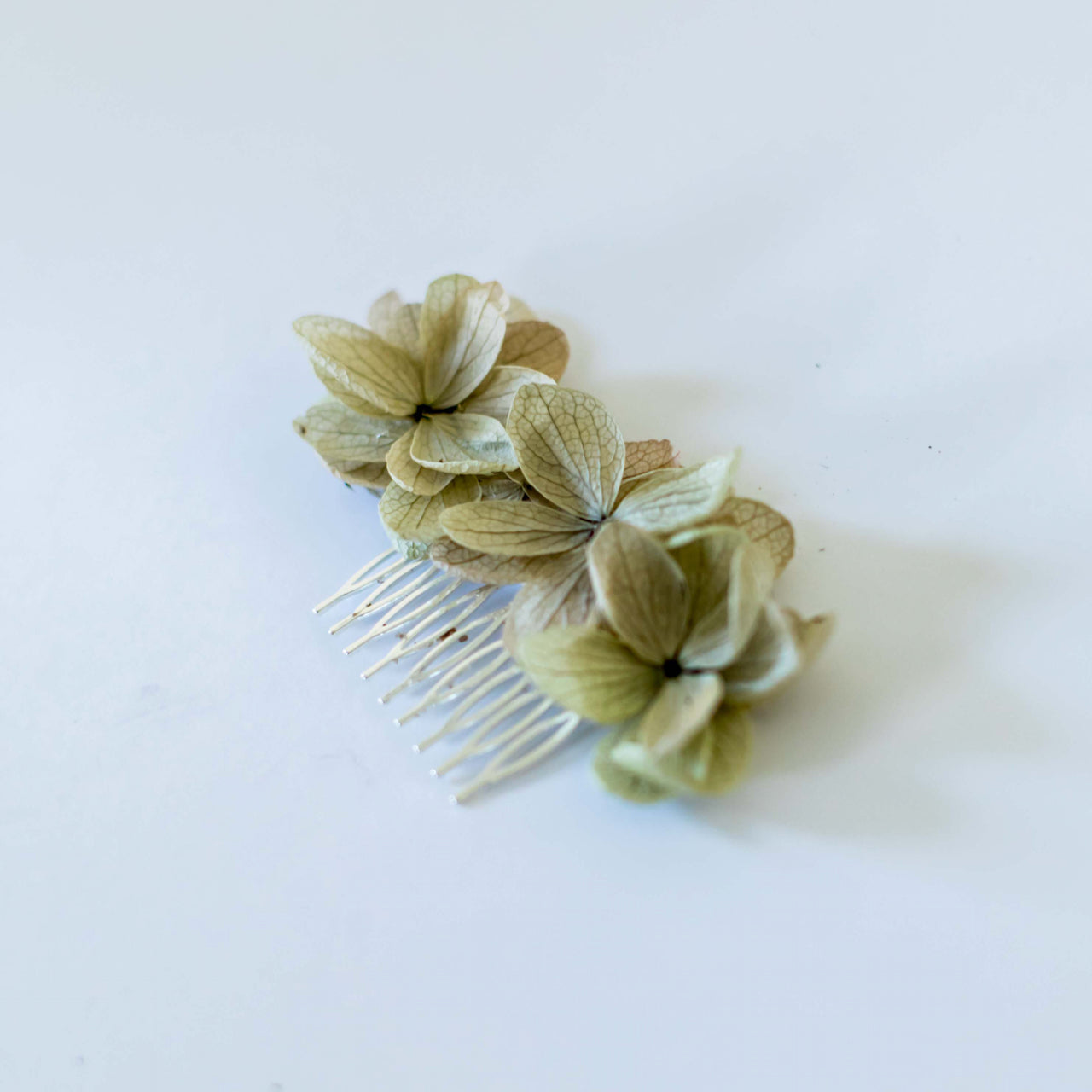 Peigne "Verveine" - Accessoire Sublime de Dry & Myrtille - peigne - accessoire hortensia mariage peigne vert