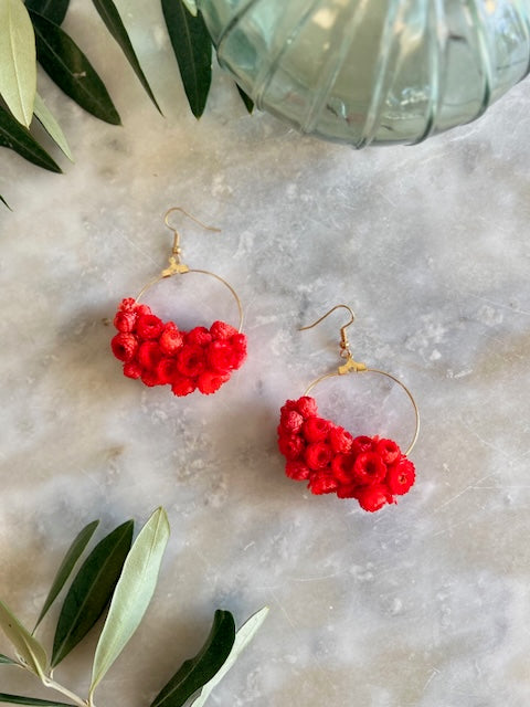 Boucles d'Oreilles "Laeticia" - Un Rouge Vibrant pour une Élégance Assurée de Dry & Myrtille - boucles d'oreilles - accessoire boucle d'oreille immortelle noel rouge